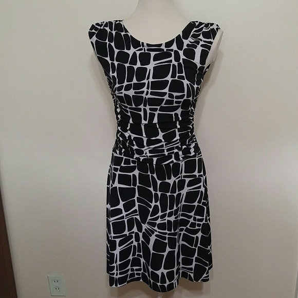 En Focus Petite Dresses & Skirts - *HP* En Focus Petite animal print midi dress sz 6P